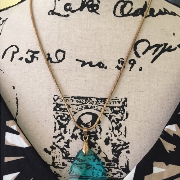 Vintage Aqua Blue Teardrop Lucite Necklace - Picture 3 of 6